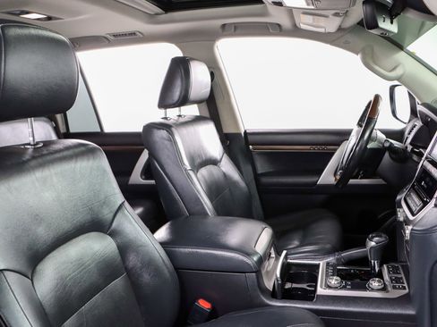 Used 2019 Toyota Land Cruiser image 29