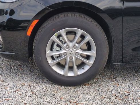 New 2026 Chrysler Pacifica Select image 10
