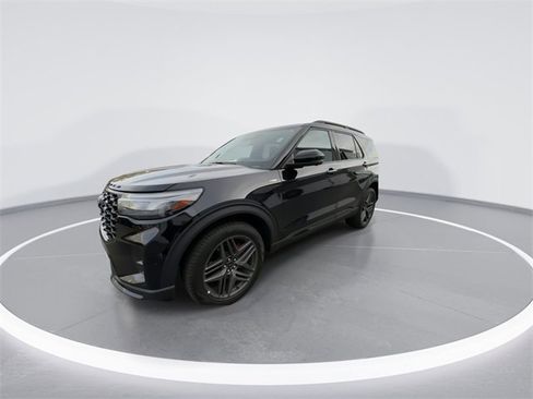 Used 2025 Ford Explorer ST-Line w/ ST-Line Street Pack image 4