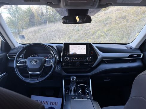 Used 2023 Toyota Highlander LE image 18