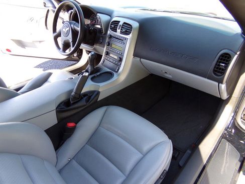 Used 2005 Chevrolet Corvette Coupe w/ Preferred Equipment Group RWD image 22
