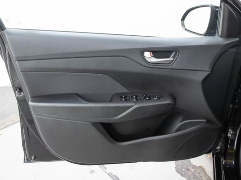 Used 2018 Hyundai Accent SE FWD image 18