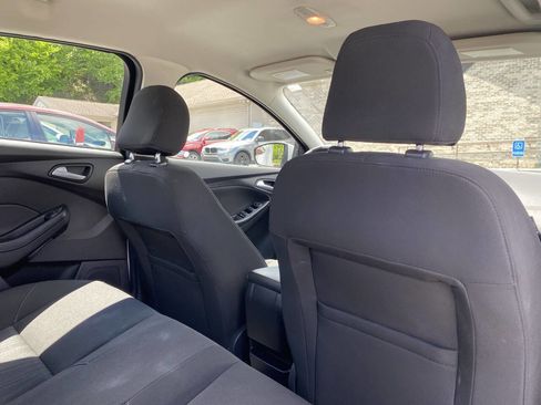 Used 2017 Ford Focus SE FWD image 21