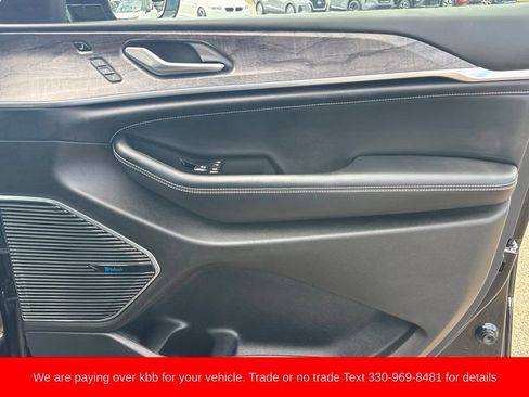 Used 2022 Jeep Grand Cherokee L Overland w/ Luxury Tech Group IV AWD/4WD image 33