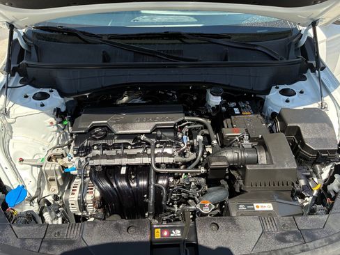 Certified 2025 Hyundai Kona SE AWD/4WD image 33
