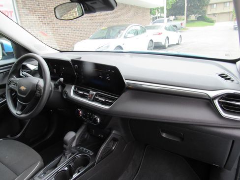 Used 2025 Chevrolet TrailBlazer LT AWD/4WD image 28
