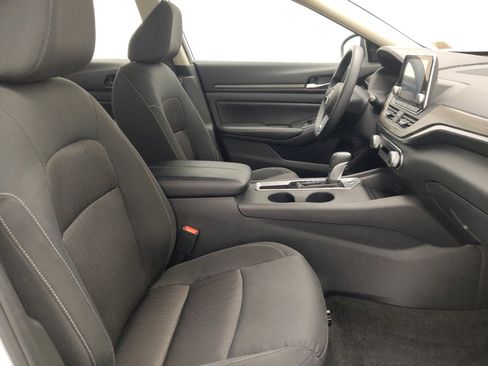Used 2025 Nissan Altima 2.5 SV FWD image 21
