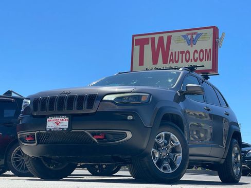 Used 2019 Jeep Cherokee Trailhawk AWD/4WD image 1