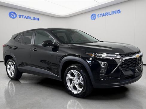 Used 2024 Chevrolet Trax LS w/ LS Convenience Package image 13