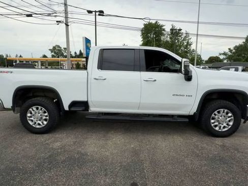 Used 2024 Chevrolet Silverado 2500 LTZ w/ LTZ Convenience Package AWD/4WD image 9