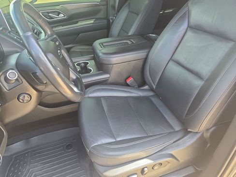 Used 2021 Chevrolet Tahoe Z71 w/ Luxury Package AWD/4WD image 16