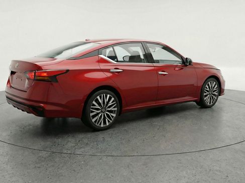 Used 2025 Nissan Altima 2.5 SV image 9