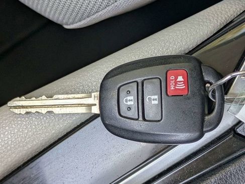 Used 2023 Toyota Corolla Cross L FWD image 29
