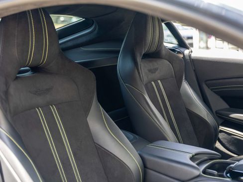 Used 2023 Aston Martin V8 Vantage Coupe RWD image 40