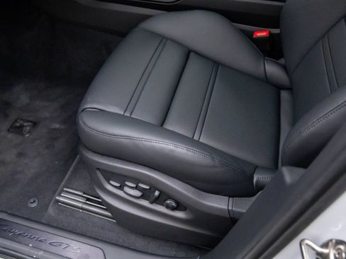 Used 2026 Porsche Cayenne GTS AWD/4WD image 16