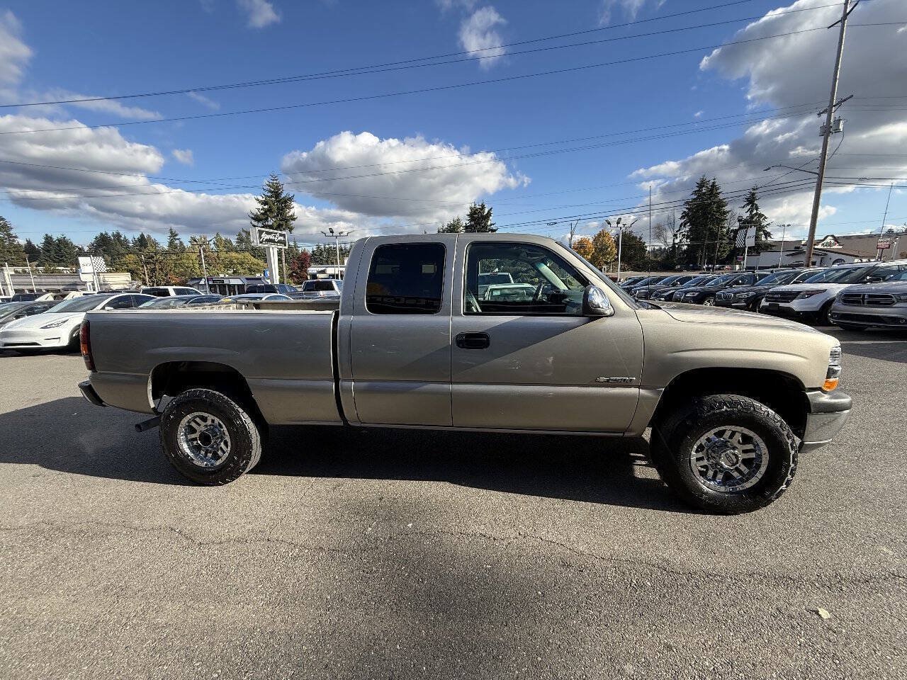Used 2001 Chevrolet Silverado 2500 LS w/ Firm Ride Suspension Pkg AWD/4WD image 7