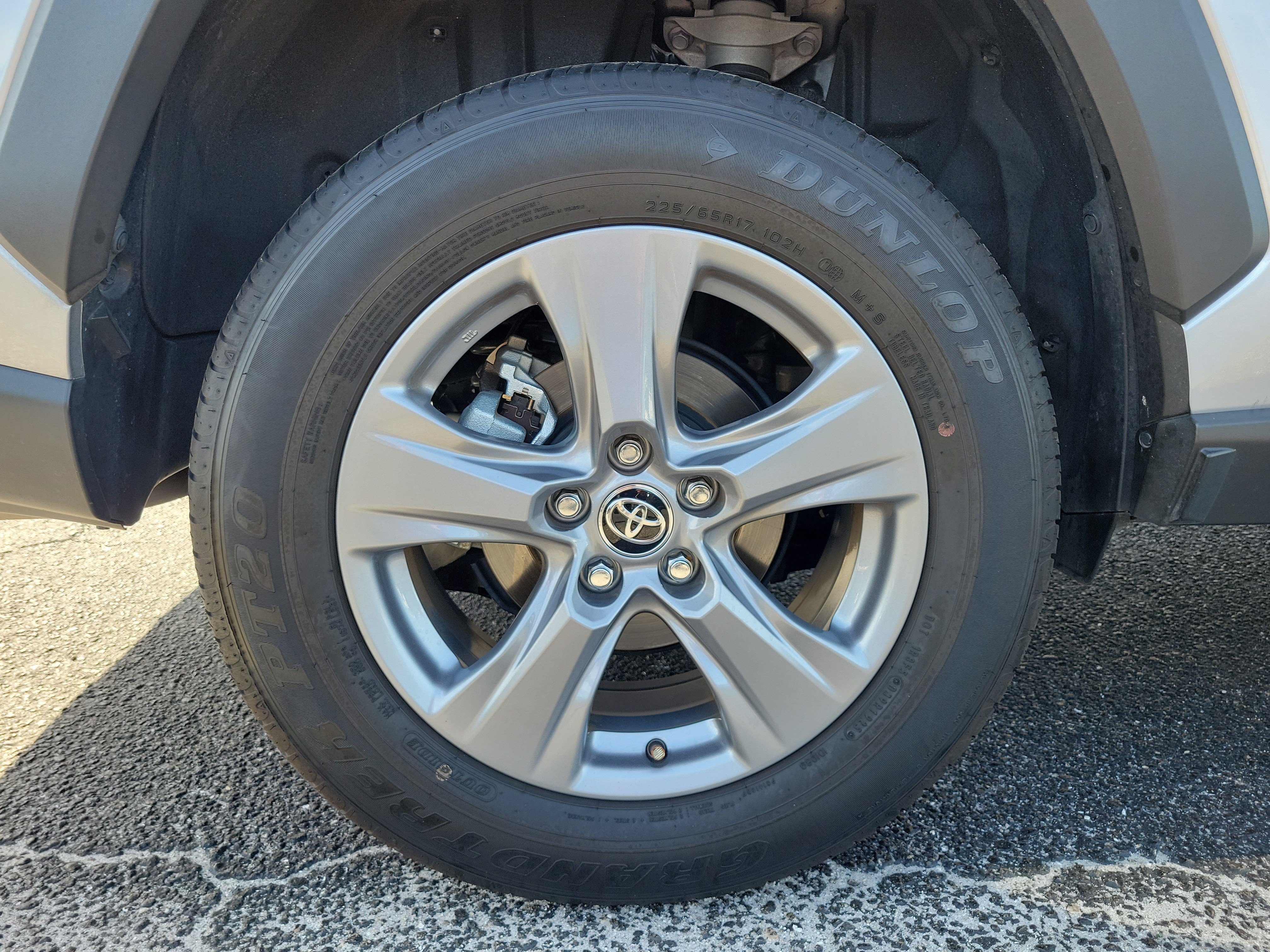 Used 2025 Toyota RAV4 LE AWD/4WD image 7