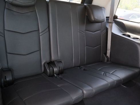 Used 2020 Cadillac Escalade Premium Luxury RWD image 33
