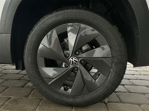 New 2026 Volkswagen Taos S image 38