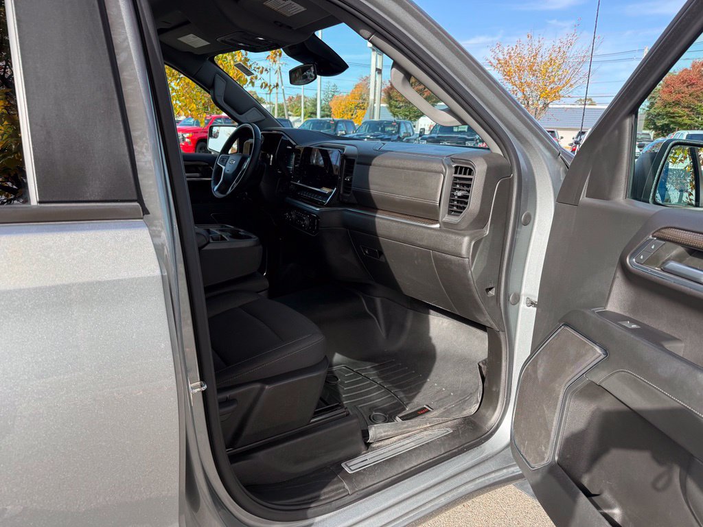 Used 2023 Chevrolet Silverado 1500 LT AWD/4WD image 15