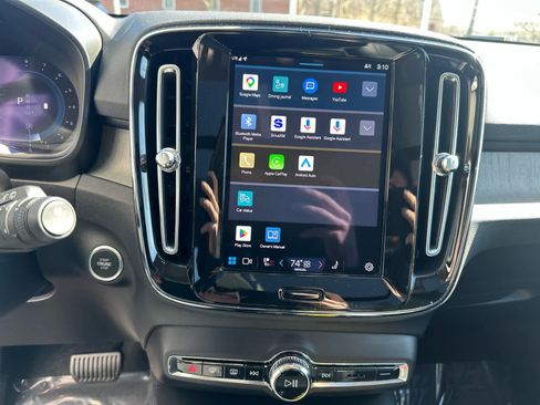 Used 2023 Volvo XC40 B5 Plus w/ Climate Package image 22