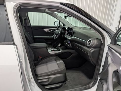 Used 2025 Chevrolet Blazer LT FWD image 27