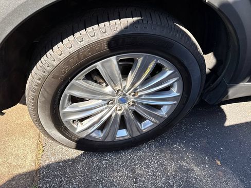 Used 2021 Ford Explorer Limited w/ Equipment Group 301A AWD/4WD image 18