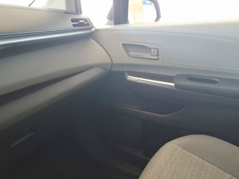 Used 2021 Toyota Sienna LE w/ LE Plus Package FWD image 27