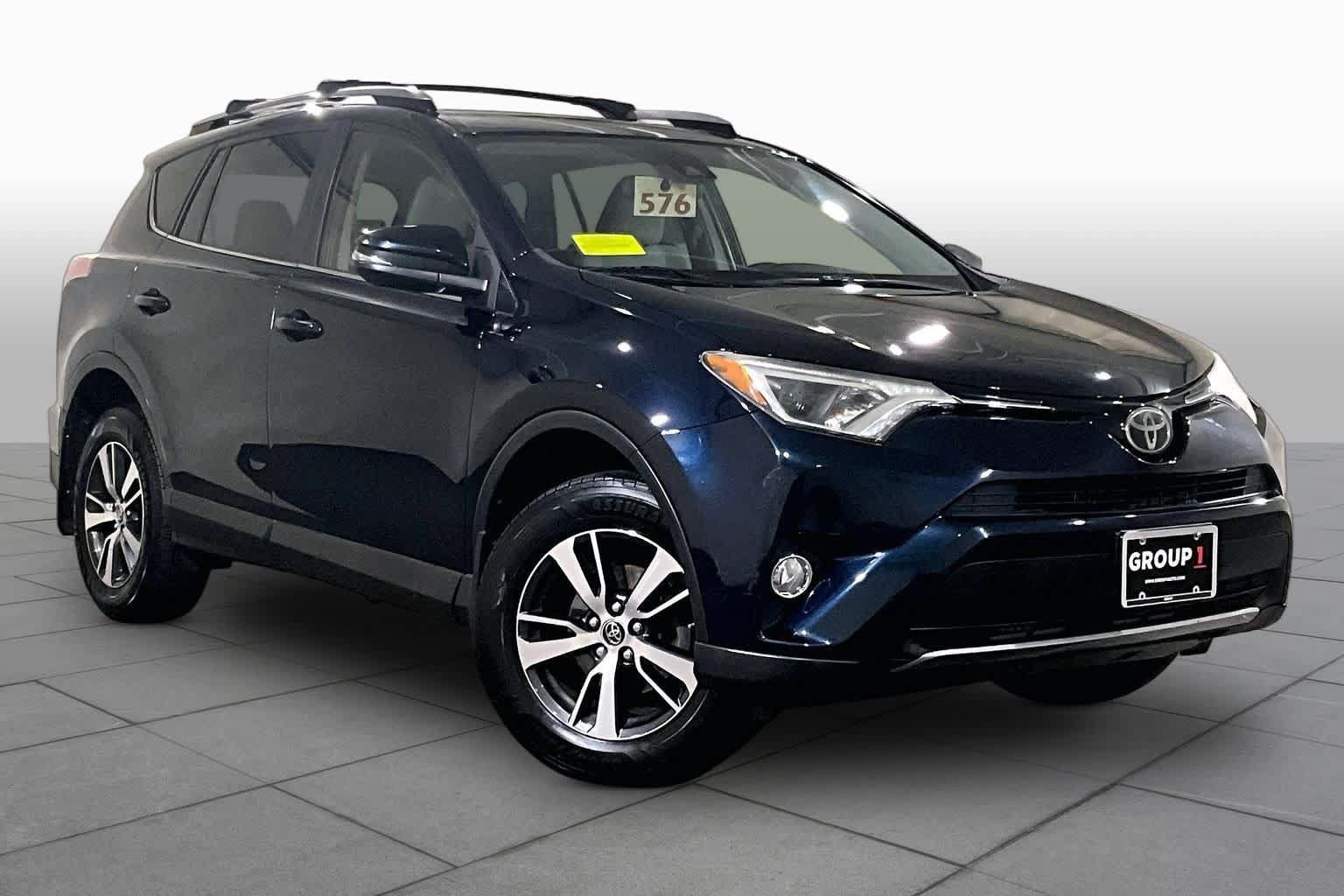 Used 2017 Toyota RAV4 XLE AWD/4WD image 2