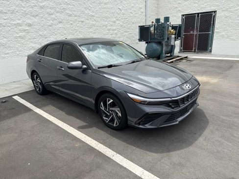 Used 2024 Hyundai Elantra Limited FWD image 5