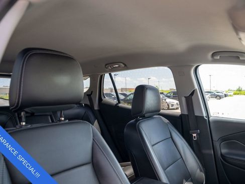 Used 2022 GMC Terrain SLT image 13