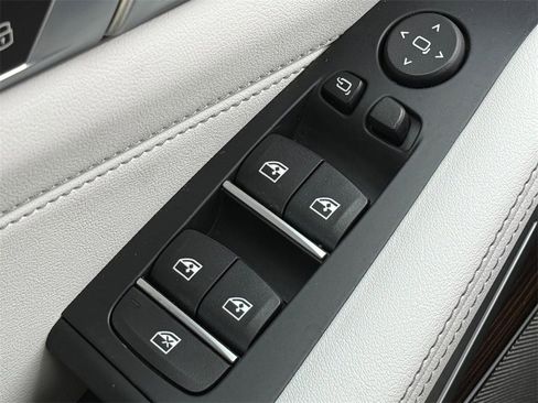 Used 2025 BMW X5 xDrive50e w/ Executive Package image 17