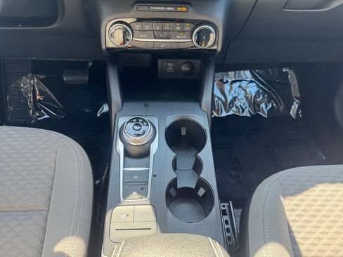 Used 2022 Ford Escape SE w/ Cold Weather Package AWD/4WD image 11