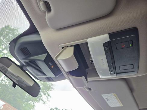 Used 2025 Nissan Rogue SV FWD image 29