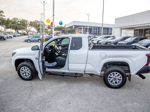 Used 2024 Toyota Tacoma SR image 11