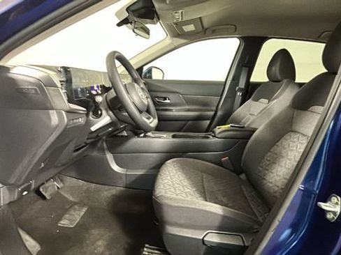 Used 2025 Nissan Kicks SV FWD image 11