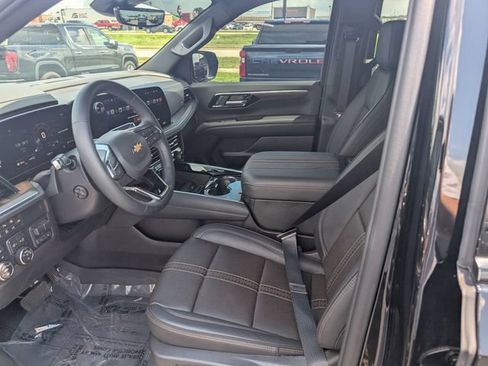 Used 2026 Chevrolet Suburban High Country AWD/4WD image 14