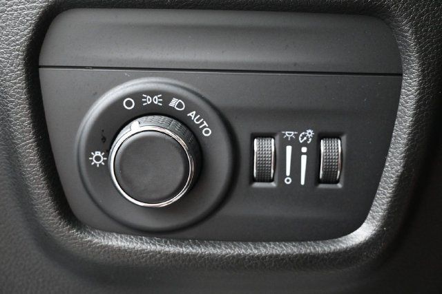 Used 2023 Jeep Grand Cherokee L Altitude AWD/4WD image 26