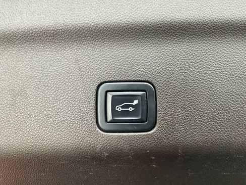 Used 2022 Chevrolet Tahoe Z71 w/ Luxury Package image 34