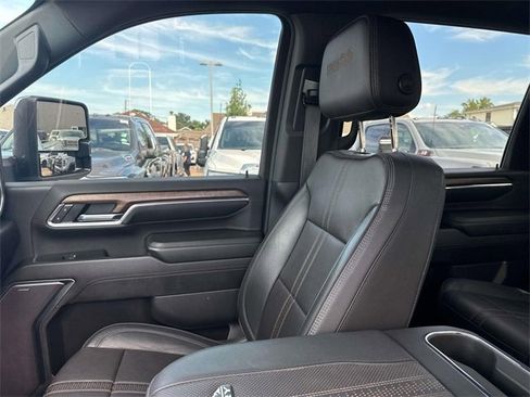 Used 2024 Chevrolet Silverado 2500 High Country w/ High Country Premium Package image 18