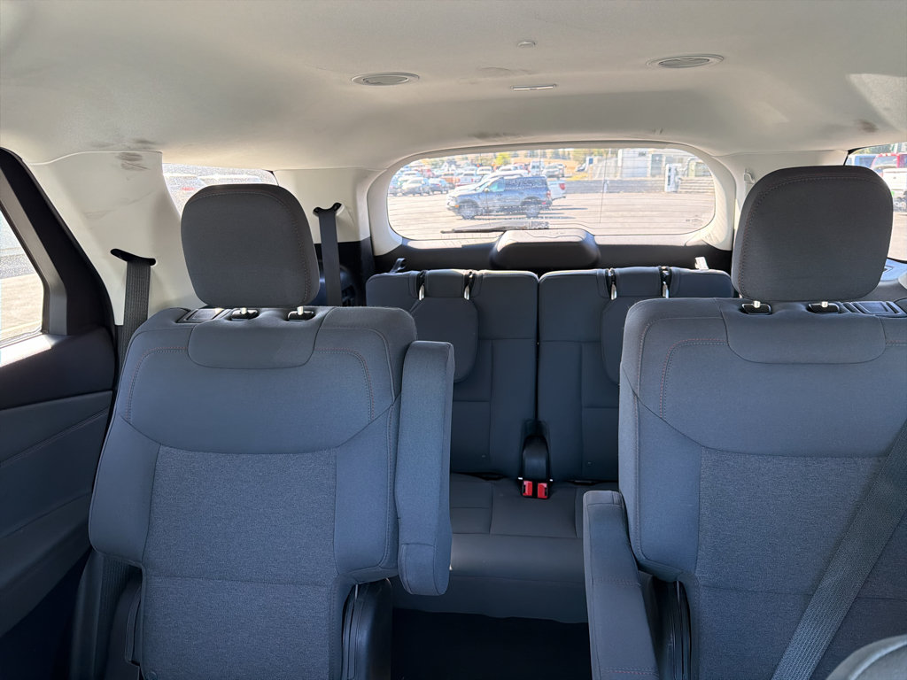 Used 2025 Ford Explorer Active AWD/4WD image 24