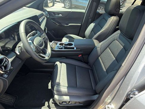 New 2026 Chevrolet Equinox LT w/ Convenience Package II FWD image 12