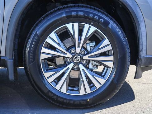 Used 2021 Nissan Rogue SV image 11