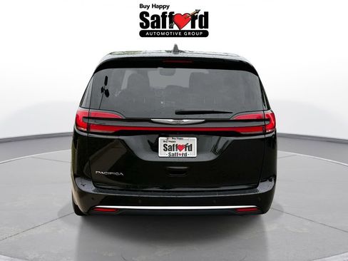 Used 2024 Chrysler Pacifica Touring-L FWD image 6
