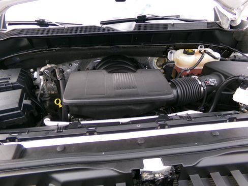 Used 2022 Chevrolet Silverado 1500 LT AWD/4WD image 47