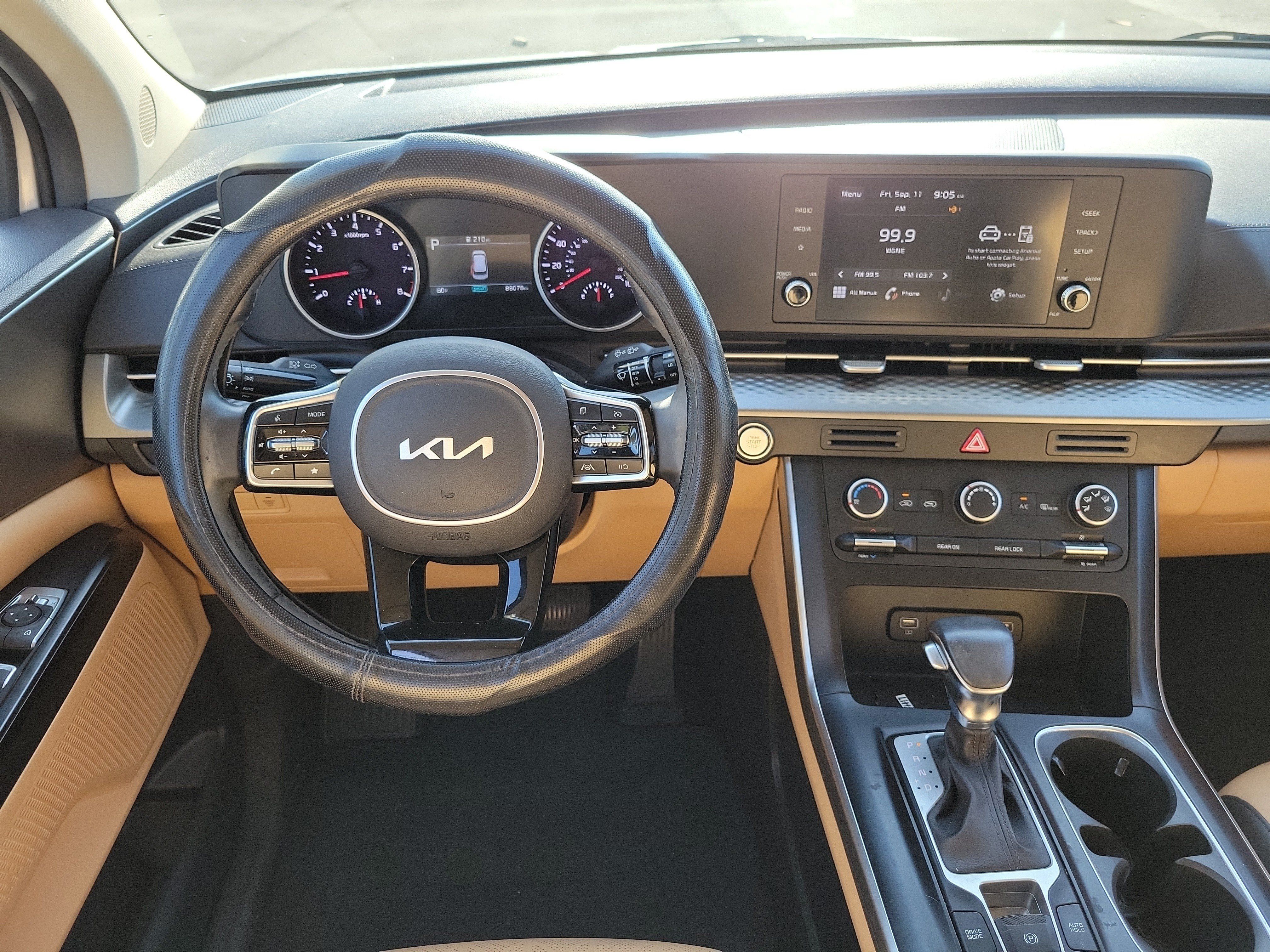 Used 2022 Kia Carnival LX FWD image 18