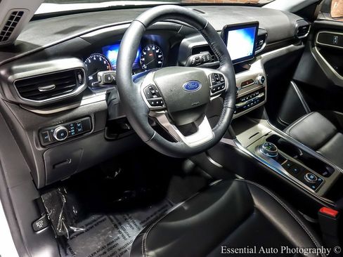 Used 2022 Ford Explorer XLT w/ Equipment Group 202A image 16