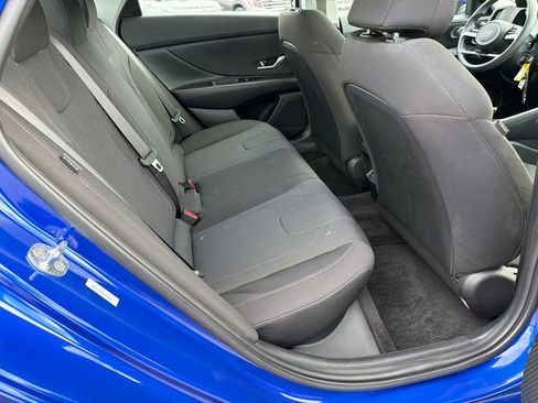 Used 2025 Hyundai Elantra SE w/ Cargo Package FWD image 15