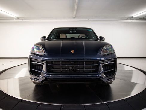 New 2026 Porsche Cayenne Coupe AWD/4WD image 10