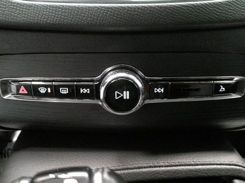 Used 2020 Volvo XC90 T6 Momentum w/ Protection Package Premier image 28